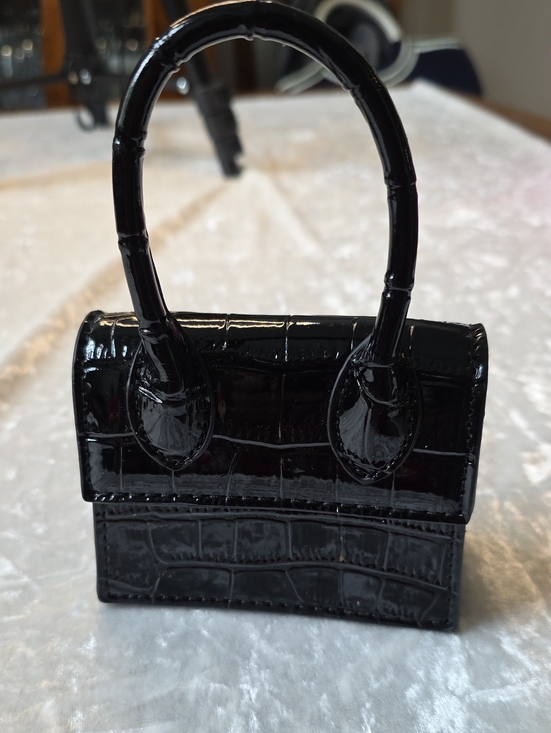 no brand Handbags - NWOT Black Croc-Embossed Patent Top-Handle Mini Bag